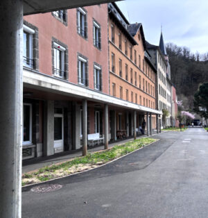 cour de la devèze - facade du batiment